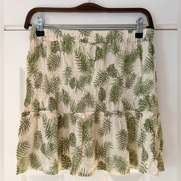 Elodie Leaf Print Cream‎ Skirt Size Medium NWT - Picture 2 of 6